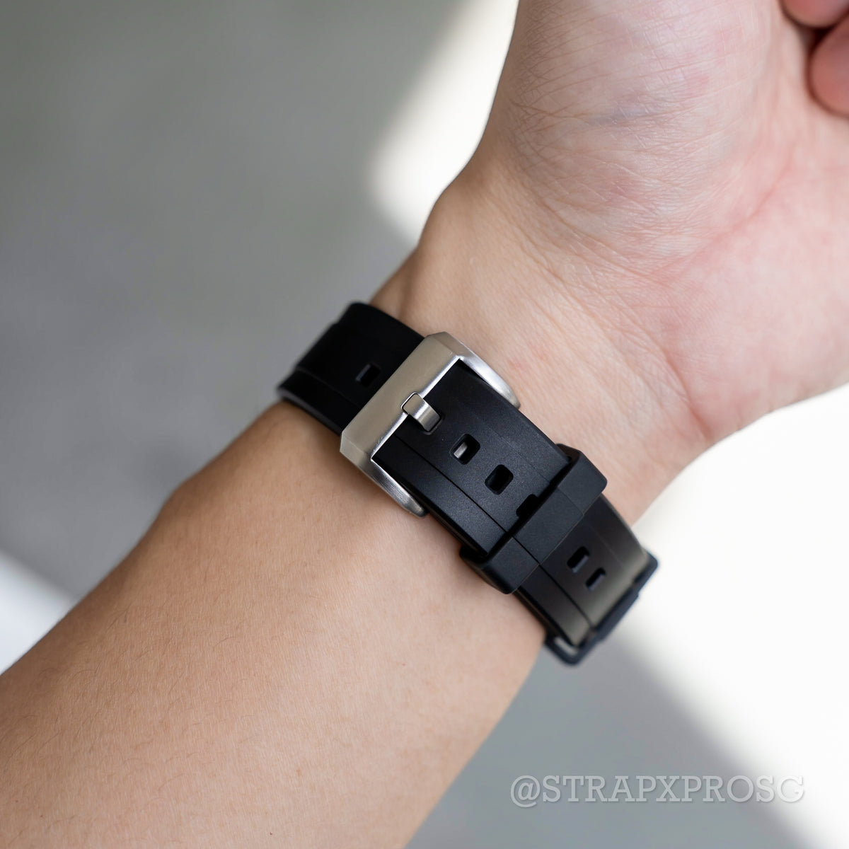 StrapXPro Curved End Rubber Strap for Seiko Monster (4th Gen) in Black (20mm) - Nomad Watch Works MY